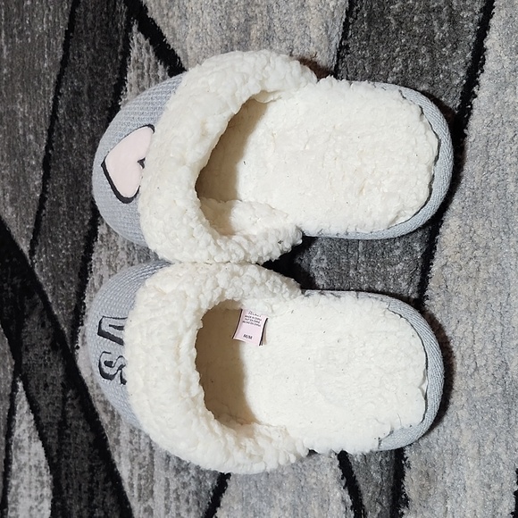 VICTORIA SECRET 2016 EMBROIDERED GRAY KNIT SHERPA LINED SLIPPERS MEDIUM - Picture 6 of 11